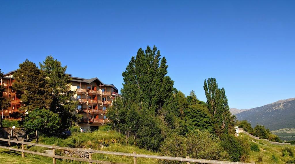 Апарт готель Les Balcons Du Soleil Font-Romeu-Odeillo-Via Екстер'єр фото